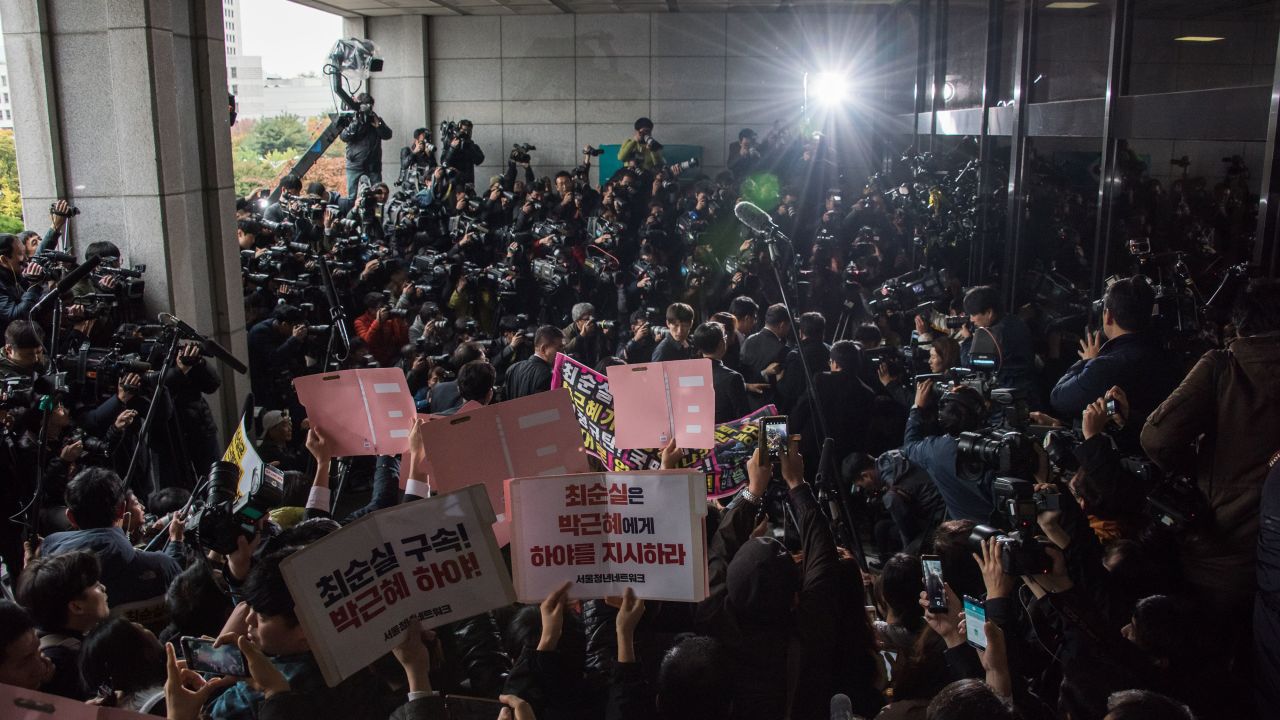 South Korea Scandal Presidents Confidante Detained Cnn 8846