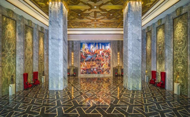 The hotel doesn't shy away from extravagant opulence, and its 10-meter-high Art Deco lobby certainly confirms that. The ceiling, walls and floors are luxuriously set with marble and jade and infused with Art Deco elements. On the main wall, an enormous painting by renowned artist Shi Qi beguiles the eye. 
