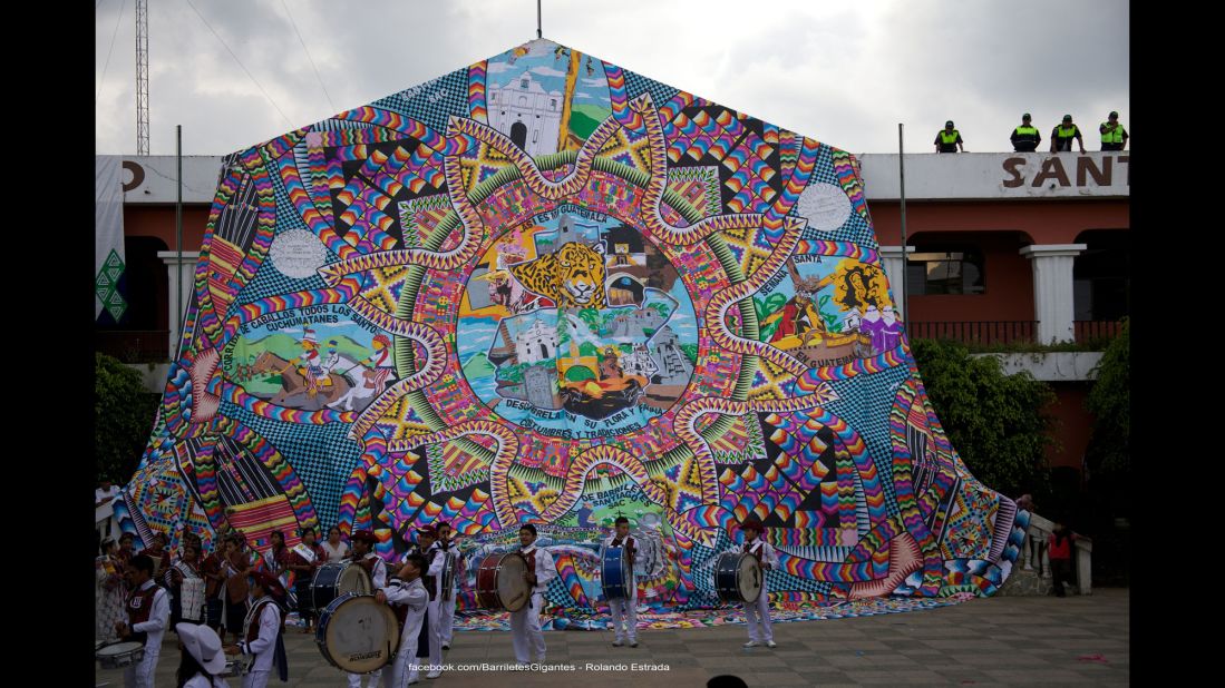 The giant kites often contain messages aimed at inspiring the living to be friendly to each other and work towards peace. The motifs drawn on the giant kites are not a way of communicating with departed souls, but a way for the people of Sacatepequez to express themselves artistically.