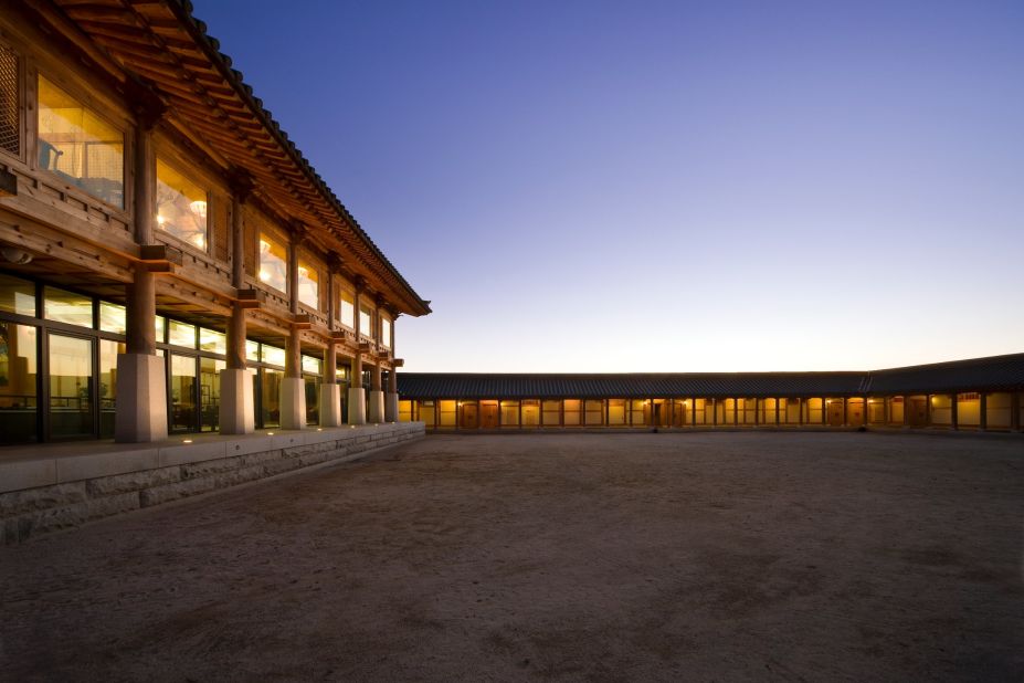 Based on the design of a traditional Korean palace, the hotel features an artificial pond at the front, with a colonnade and spacious courtyard found at the building's rear.