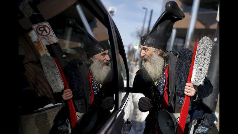 A performance artist named Vermin Supreme -- <a href="index.php?page=&url=http%3A%2F%2Fwww.cnn.com%2F2016%2F01%2F21%2Fpolitics%2Fnew-hampshire-primary-lesser-known-candidate-debate%2F" target="_blank">who officially registered as a presidential candidate</a> -- talks to a motorist as he campaigns in Manchester, New Hampshire, on February 6, 2016.