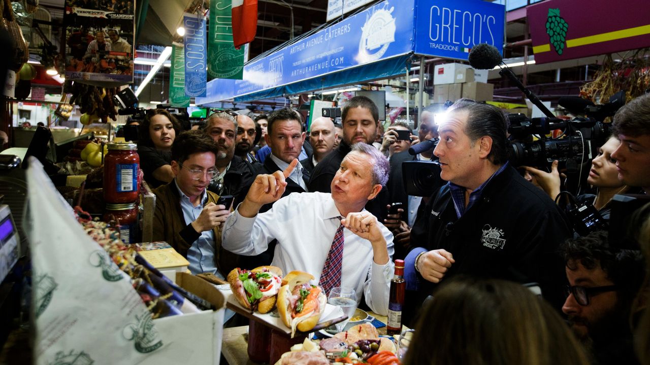 Kasich has lunch at a deli during a campaign stop in New York on April 7, 2016.