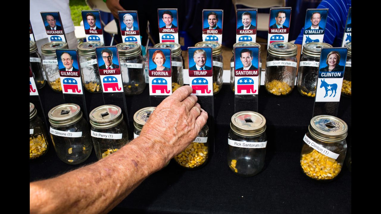People at <a href="http://www.cnn.com/2015/08/15/politics/gallery/iowa-state-fair-postcards/index.html" target="_blank">the Iowa State Fair</a> use corn kernels to show support for their favorite presidential candidates on August 13, 2015. Many candidates attended the fair, mingling with voters in the first-in-the-nation caucus state.