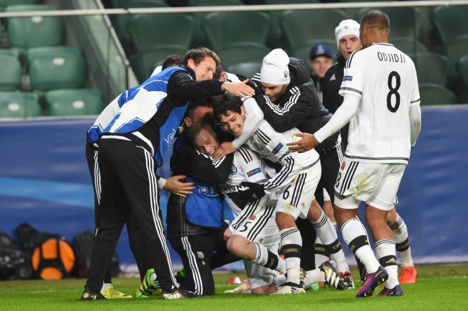 Then the unthinkable happened. From 2-0, Legia completed the comeback and found themselves in front for the first time thanks to Thibault Moulin's fabulous curling strike.