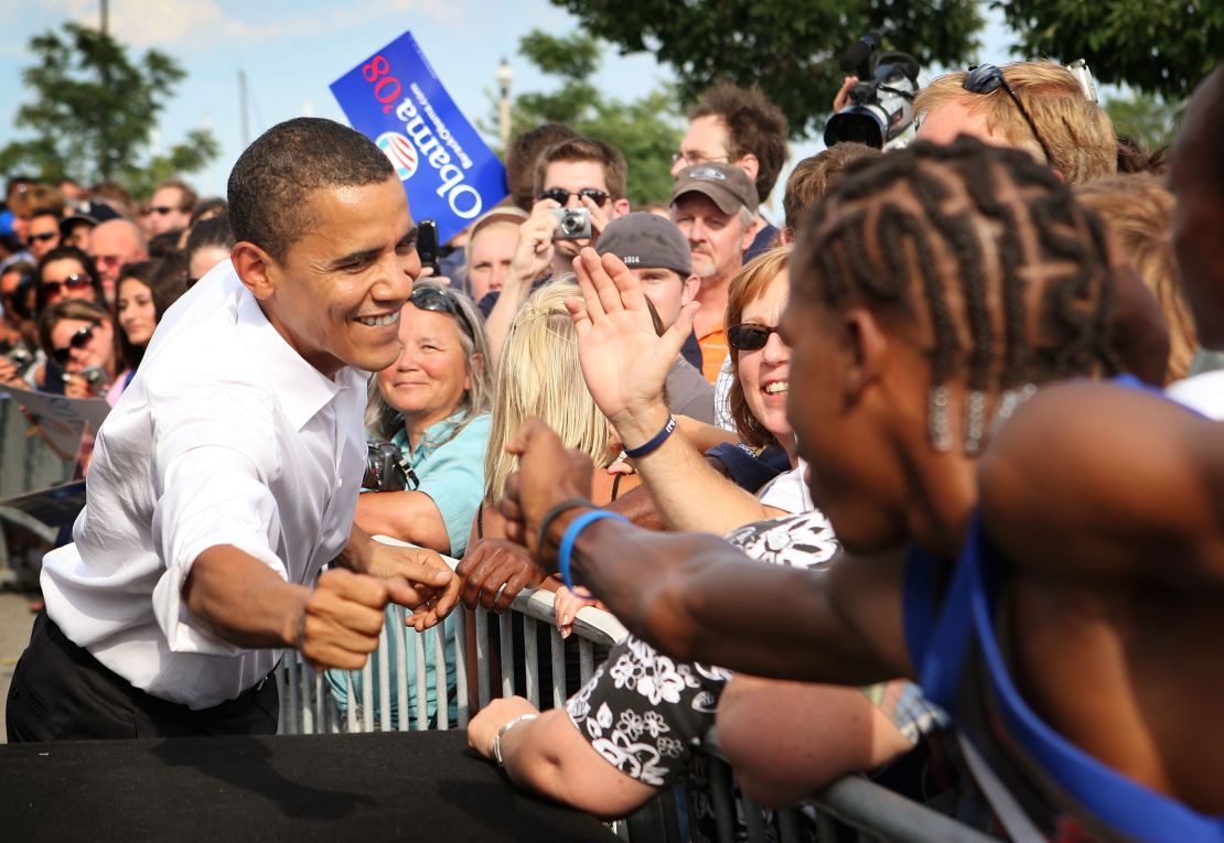 Democratic Presidential candidate Sen. Barack Obama greets supporters on August 7, 2007 in Chicago, Illinois.