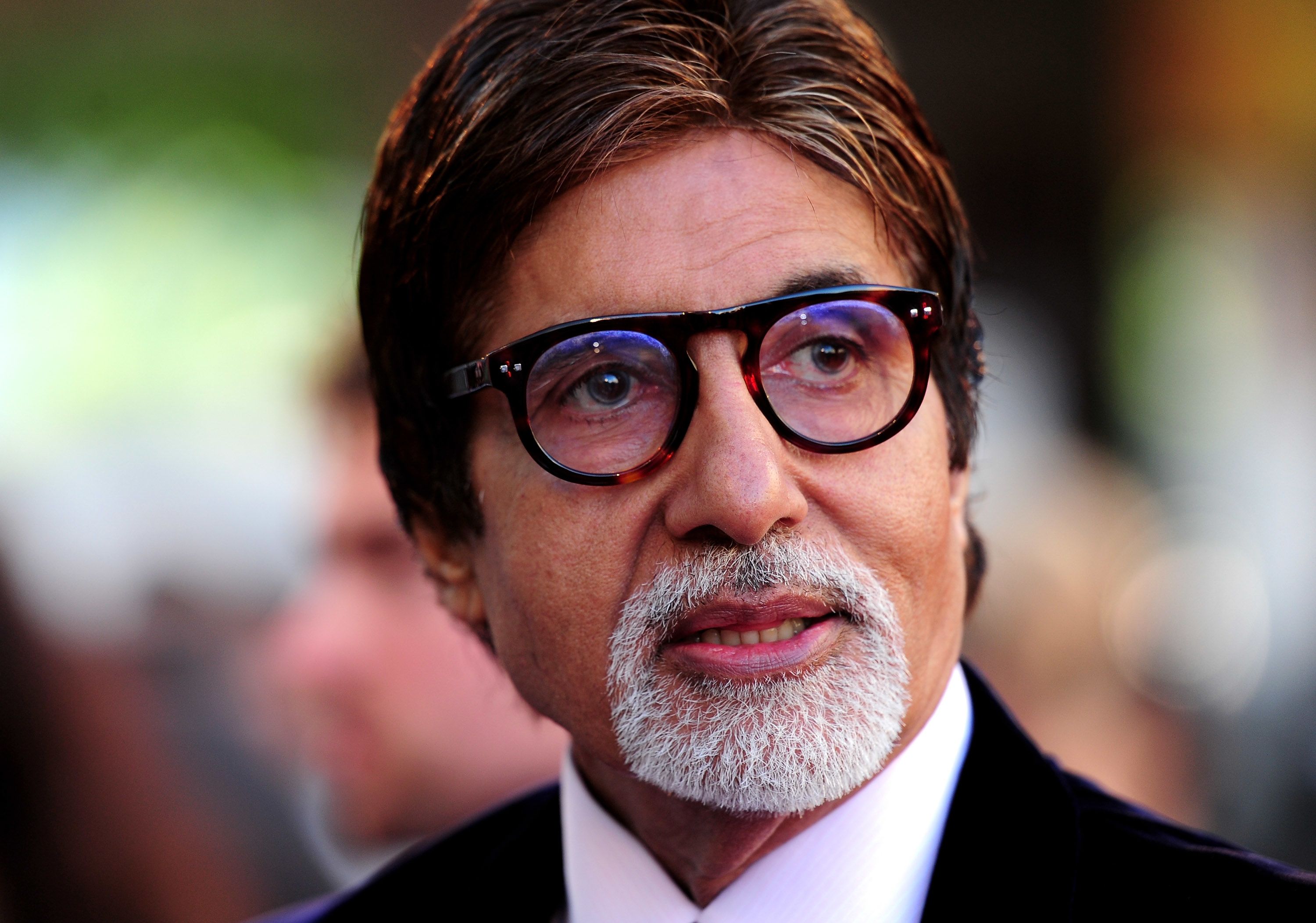 Amitabh Bachchan, Bollywood star, clears debts of 1,398 Indian farmers | CNN