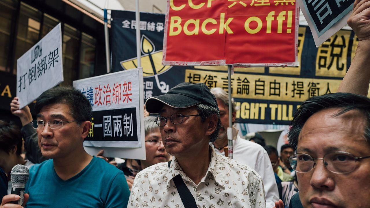 HONG KONG - JUNE 18:  Hong Kong bookseller Lam Wing-kee (C) takes part in a prostest on June 18, 2016 in Hong Kong. Hong Kong bookseller Lam Wing-kee told reporters on Thursday evening that Chinese authorities had allegedly detained him for eight months and forced him to issue a scripted confession for trading in banned books, deepening the rift with Beijing.  (Photo by Anthony Kwan/Getty Images)