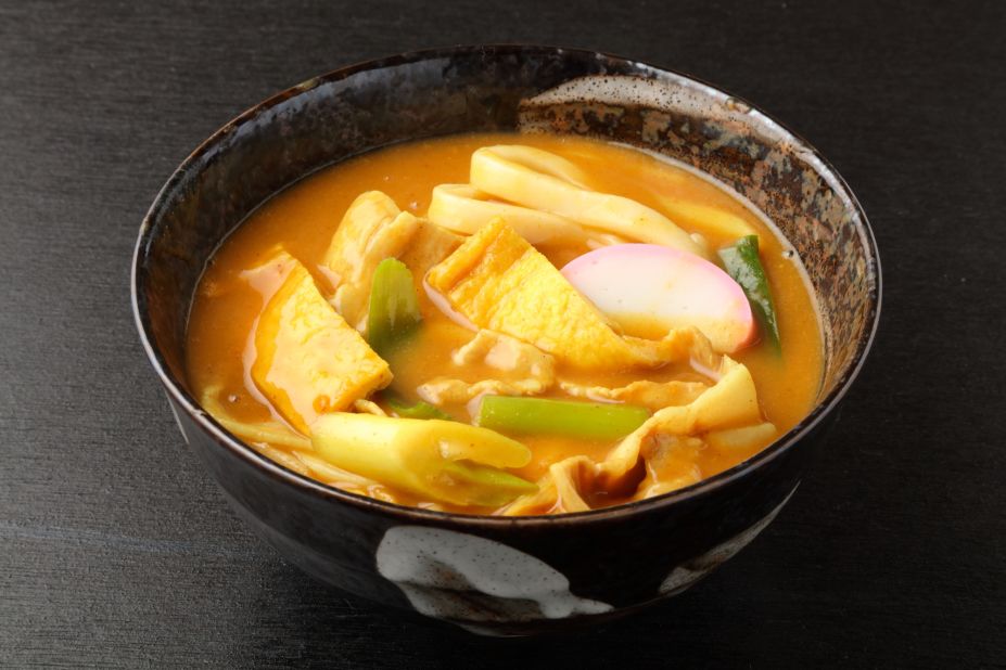 Curry udon noodles are a Nagoya specialty. So much so that restaurants compete to see who can come up with the best curry roux. The curry roux is mixed with chicken broth and Japanese soup stock, then poured over udon noodles.