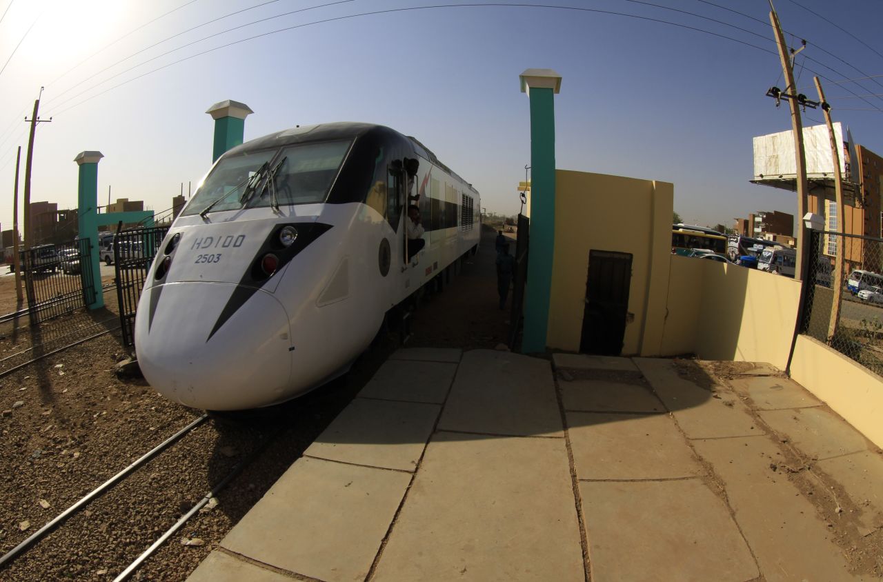 Sudan's very own Chinese railway opened in 2014. The so-called Nile Train is 782 kilometers long, extending from Port Sudan via Atbara to the capital, Khartoum. 