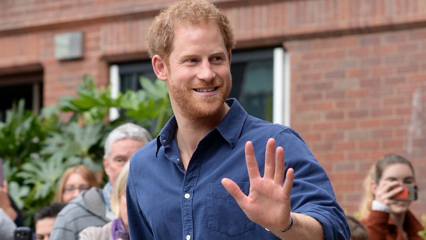 NOTTINGHAM, ENGLAND -  OCTOBER 26: Prince Harry waves as he leaves Nottingham's new Central Police Station on October 26, 2016 in Nottingham, England. (Photo by Joe Giddins - WPA Pool/Getty Images)