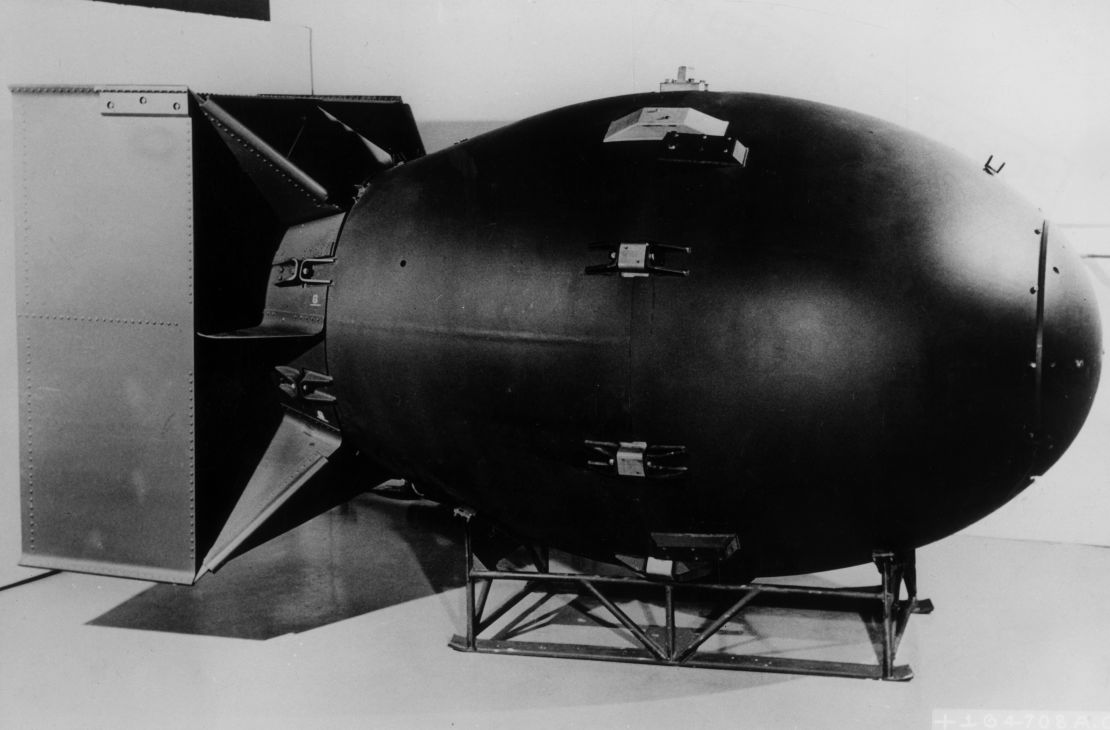 Side view of the 'Fat Man' atomic bomb, the kind that the US dropped on Nagasaki, Japan, on August 9, 1945, killing thousands of people during the Second World War. 