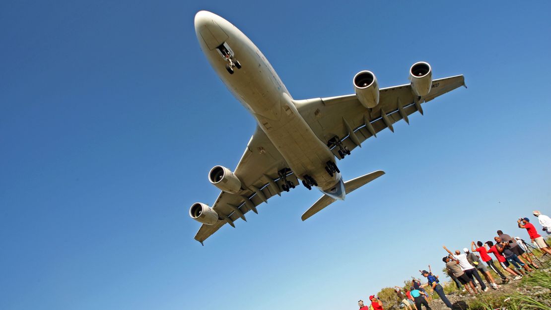 La Réunion islanders bid farewell to an Air France plane. 