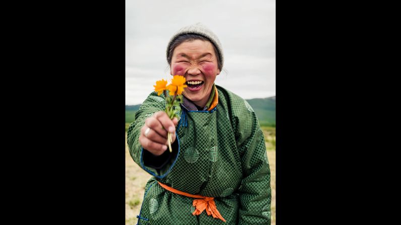 Cox took this picture during his three-day journey to photograph the Tsataan(reindeer people) who live near the Siberian border. 