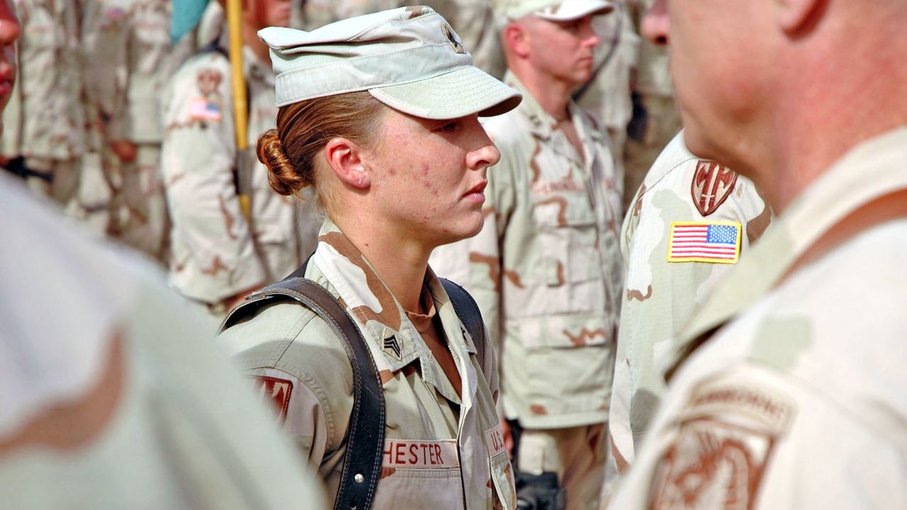 Sgt. Leigh Ann Hester is awarded the Silver Star