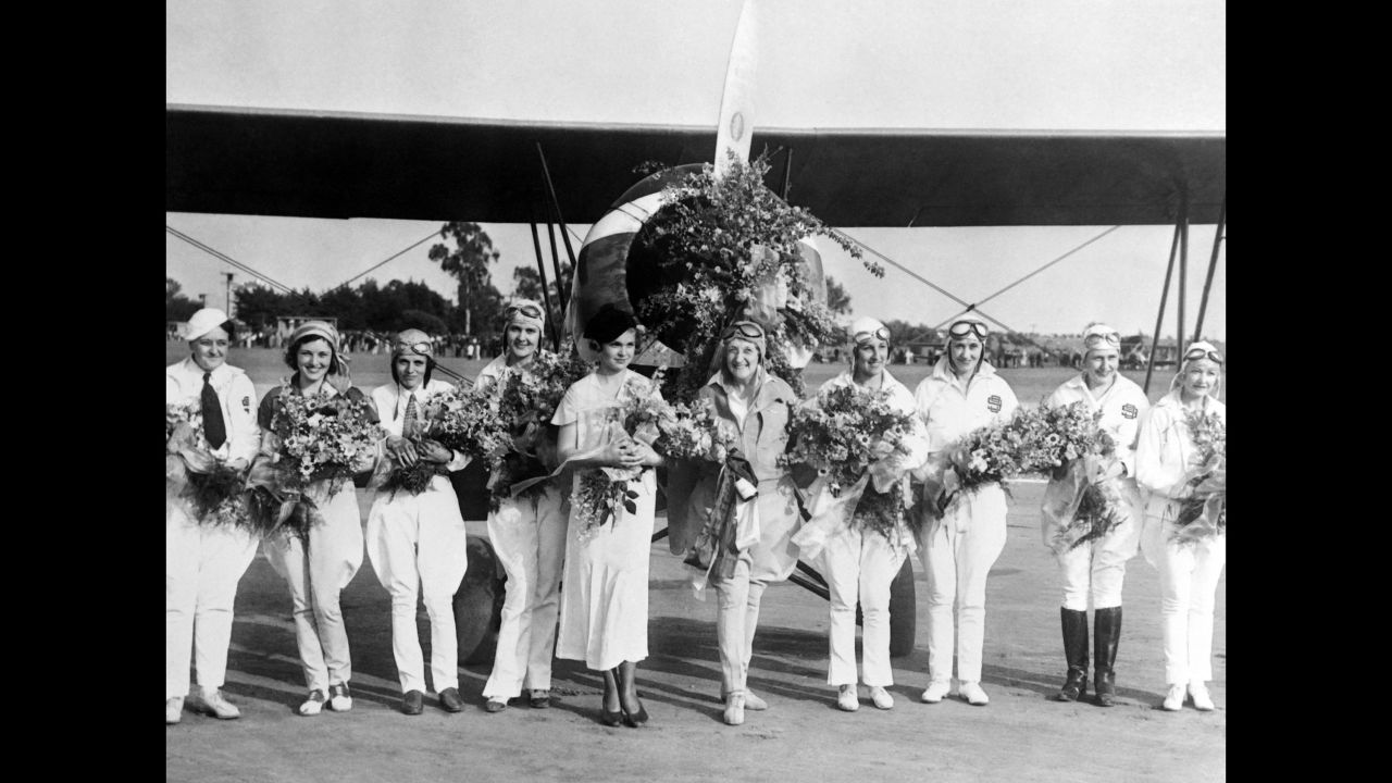 Group of female aviators in front of the plane that completed the world tour, in 1934. At the time, women worldwide caught the transatlantic fever and wanted to follow Charles Lindbergh's footsteps. 