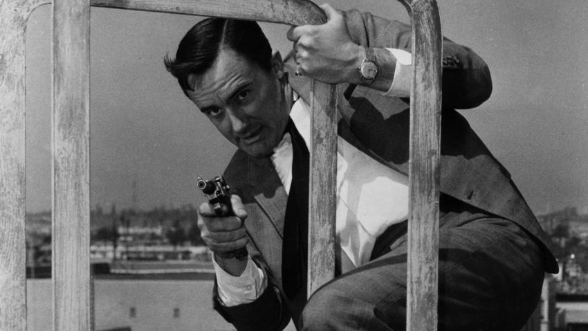American film and television actor Robert Vaughn, famous for his role as Napoleon Solo in the television series 'The Man From UNCLE'.   (Photo by Hulton Archive/Getty Images)
