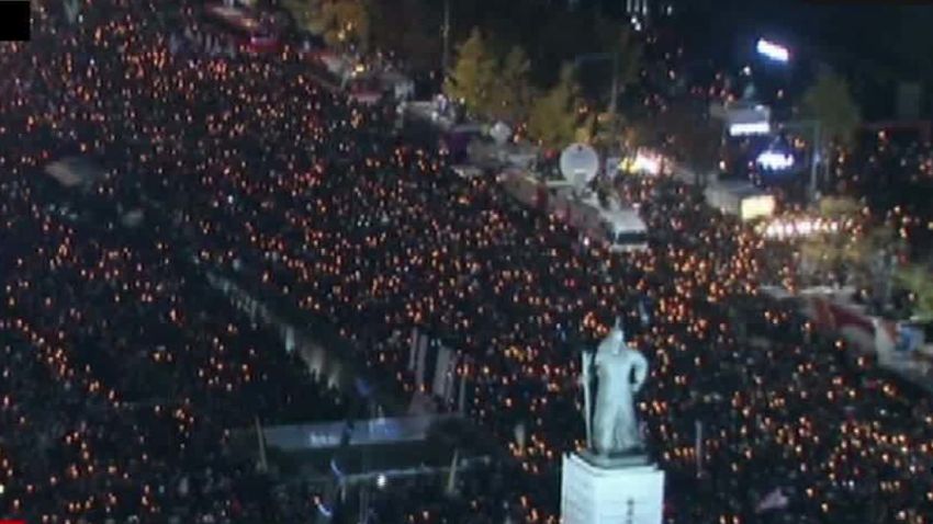 massive protest south korea paula hancocks beeper_00002313.jpg