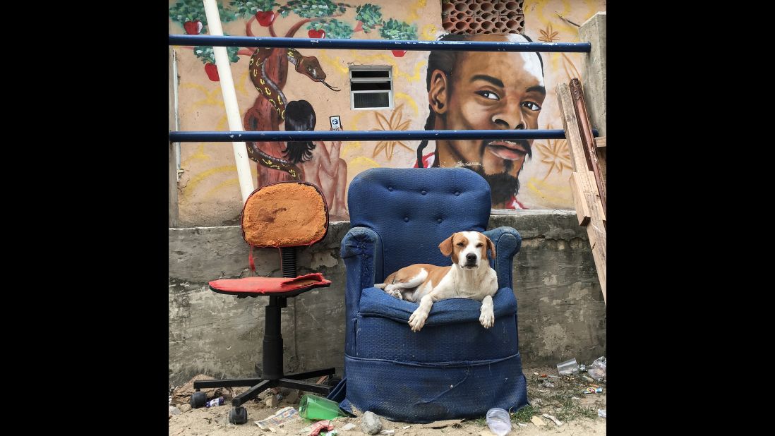 Santana wanted to capture the everyday moments and color in the walls of Complexo do Alemao. She hopes her home can be seen as something more than a dangerous place.
