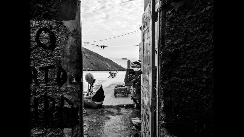 Rafael Gomes, in Rocinha, was surprised by how much residents enjoyed being photographed. <br /><br />"They liked seeing themselves in the pictures. The importance of these pictures is showing that there is much more art in slums than one might think. It is very powerful to be able to immortalize moments from everyday life," Gomes told CNN.