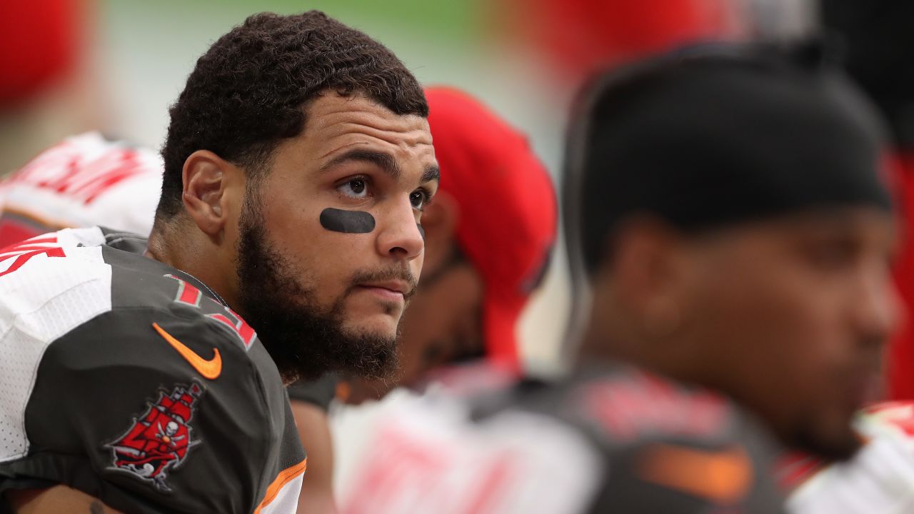 GLENDALE, AZ - SEPTEMBER 18:  Wide receiver Mike Evans #13 of the Tampa Bay Buccaneers watches from the sidelines during the NFL game against the Arizona Cardinals at the University of Phoenix Stadium on September 18, 2016 in Glendale, Arizona.  (Photo by Christian Petersen/Getty Images)