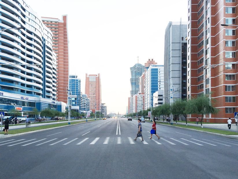 One of the most recent residential developments in Pyongyang, Mirae Scientists street was completed in late 2015. The street features a collection of buildings with different exterior forms, facades and colors. 