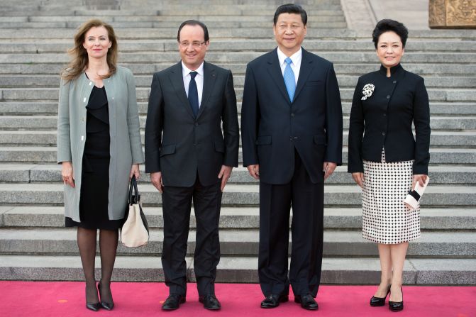 French President Francois Hollande and his companion Valerie Trierweiler pose with Chinese President Xi Jinping and First Lady Peng Liyuan. 