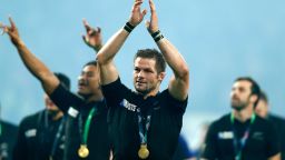 LONDON, ENGLAND - OCTOBER 31:  Richie McCaw of New Zealand applauds the fans during the lap of honour to celebrate victory in the 2015 Rugby World Cup Final match between New Zealand and Australia at Twickenham Stadium on October 31, 2015 in London, United Kingdom.  (Photo by Mike Hewitt/Getty Images)