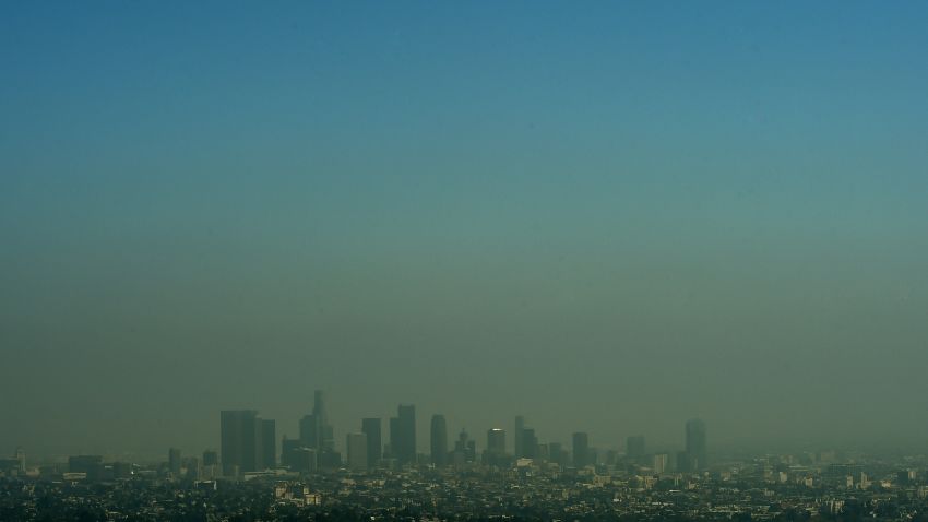 A view of the Los Angeles city skyline as heavy smog shrouds the city in California on May 31, 2015.           AFP PHOTO/ MARK RALSTON        (Photo credit should read MARK RALSTON/AFP/Getty Images)