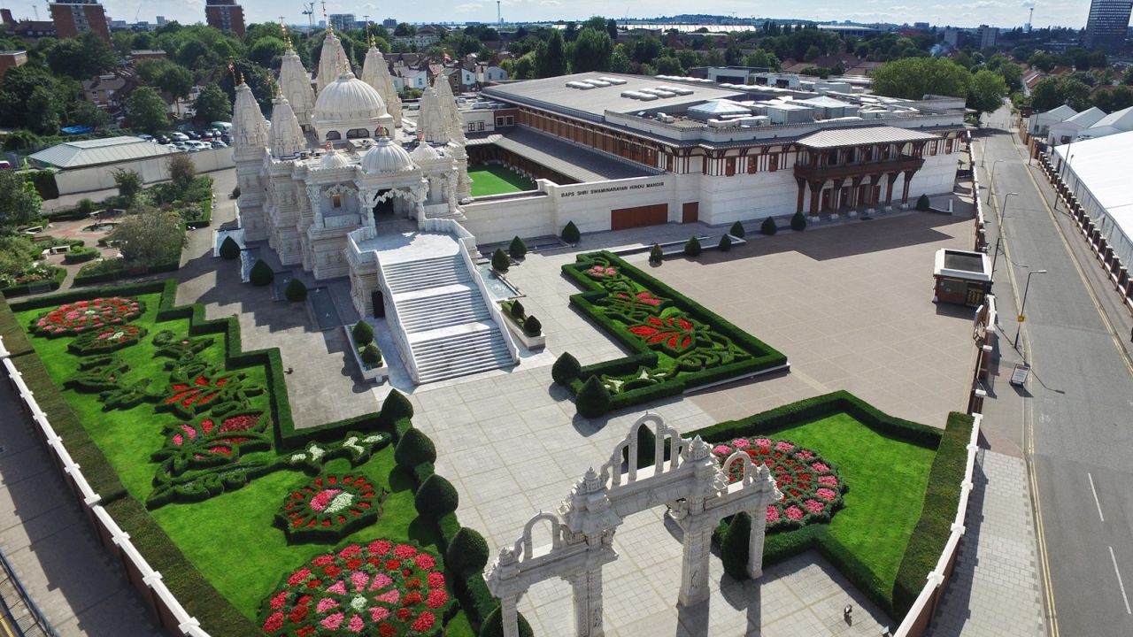 Neasden Temple: 40 minutes from Oxford Circus. (Nearest station: Harlesden / Bus: 206/224)
