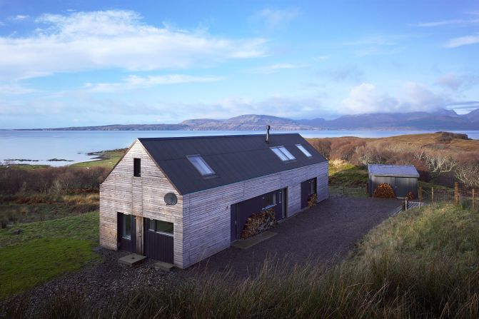 Tokavaig is Mary Arnold-Forster's most personal project -- it is the house she built for herself. Based on a simple agricultural shed, it features a stunning panoramic view of the Cuillin mountains, solar panels and the first grant-aided exhaust-air heat pump in Scotland.