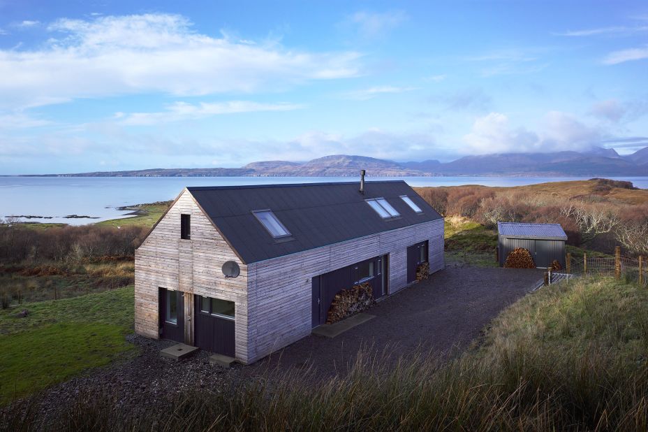 Tokavaig is Mary Arnold-Forster's most personal project -- it is the house she built for herself. Based on a simple agricultural shed, it features a stunning panoramic view of the Cuillin mountains, solar panels and the first grant-aided exhaust-air heat pump in Scotland.