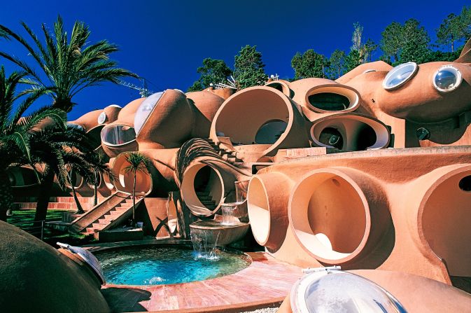 Palais Bulles (literally "Palace of Bubbles") was built for pioneering French fashion designer Pierre Cardin. With the bulbous shape, architect Antti Lovag's sought to reject traditional architecture's reliance on the linear and angular, which he called "an aggression against nature." 