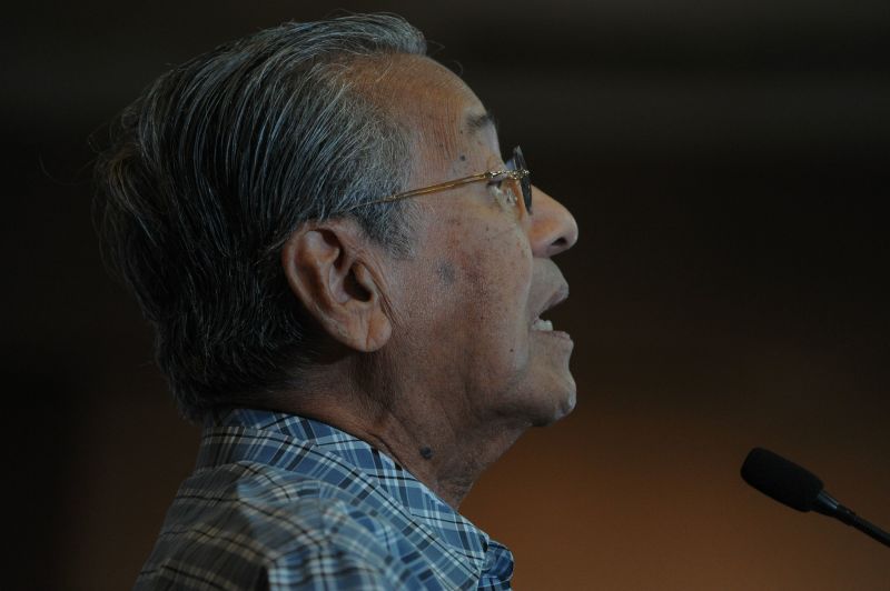 Former Malaysian PM Mahathir Throws Weight Behind Rally To Oust Leader ...