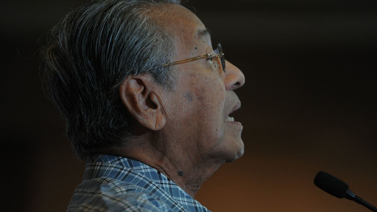 Malaysia's former Prime Minister and current leader of the opposition, Mahathir Mohamad, addresses his supporters during a rally in Shah Alam, outside Kuala Lumpur on March 27, 2016. 