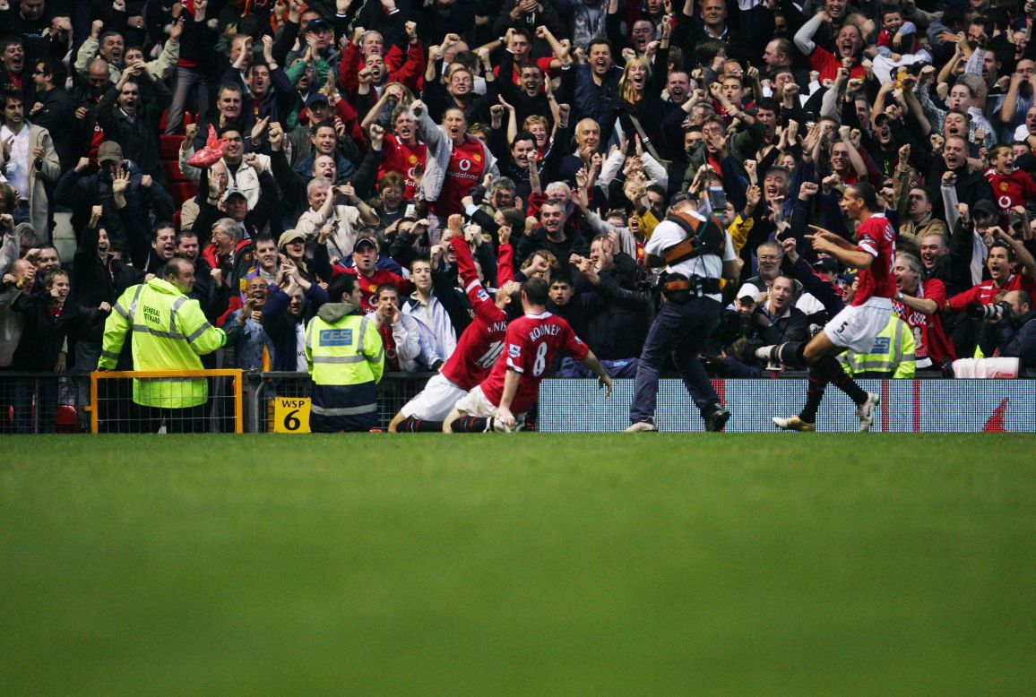 A year after his injury-time penalty crashed against the crossbar -- missing the opportunity to end Arsenal's "Invincibles" run in its infancy -- Ruud van Nistelrooy scored from the spot at Old Trafford in October 2004 to halt the Gunners' unbeaten streak at 49 games. On his knees and screaming into a microphone, this was one of the most cathartic goals in Premier League history.