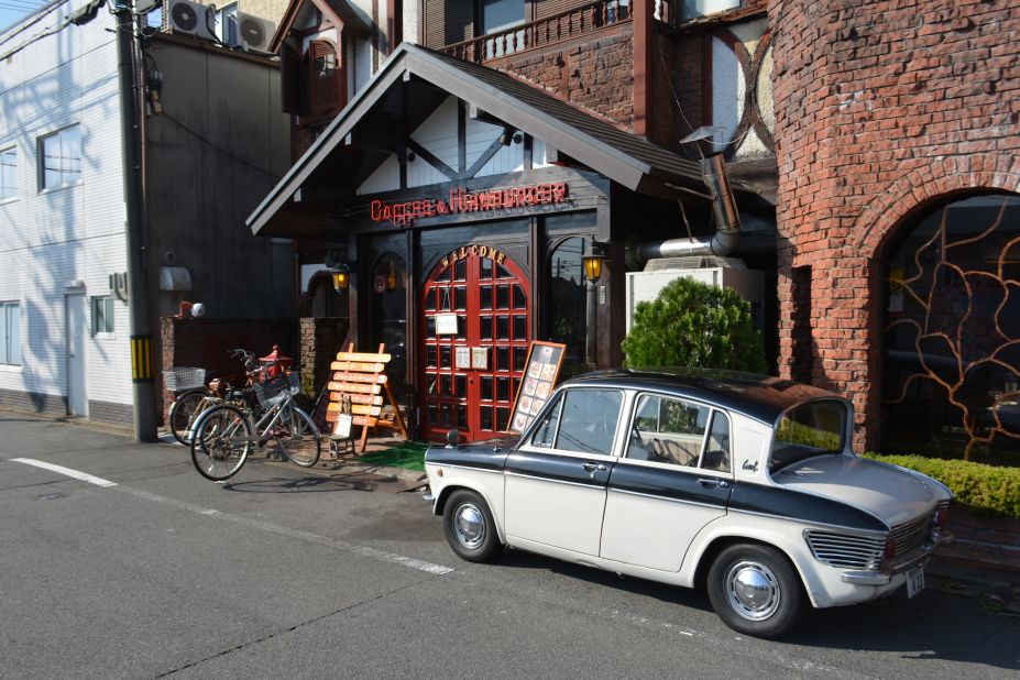 Coffee, hamburgers and classic cars. Kissatens are the antithesis of Kyoto's refined tea culture. 