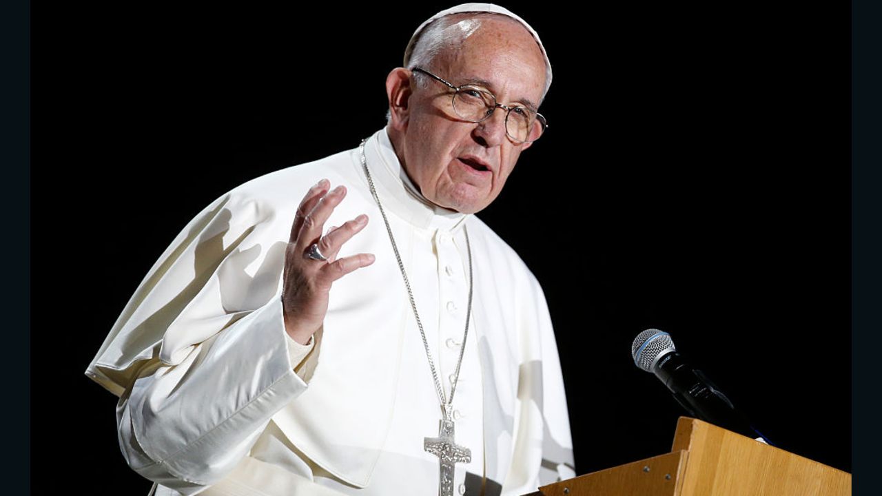 MALMO, SWEDEN - OCTOBER 31:  Pope Francis gives a speech during the 'Together in Hope' event at Malmo Arena on October 31, 2016 in Malmo, Sweden. The Pope is on 2 days visit attending Catholic-Lutheran Commemoration in Lund and Malmo.  (Photo by Michael Campanella/Getty Images)