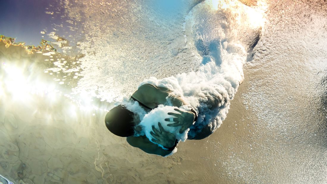 Japanese diver Minami Itahashi splashes into the water during the Olympics' 10-meter platform event on Thursday, August 18.