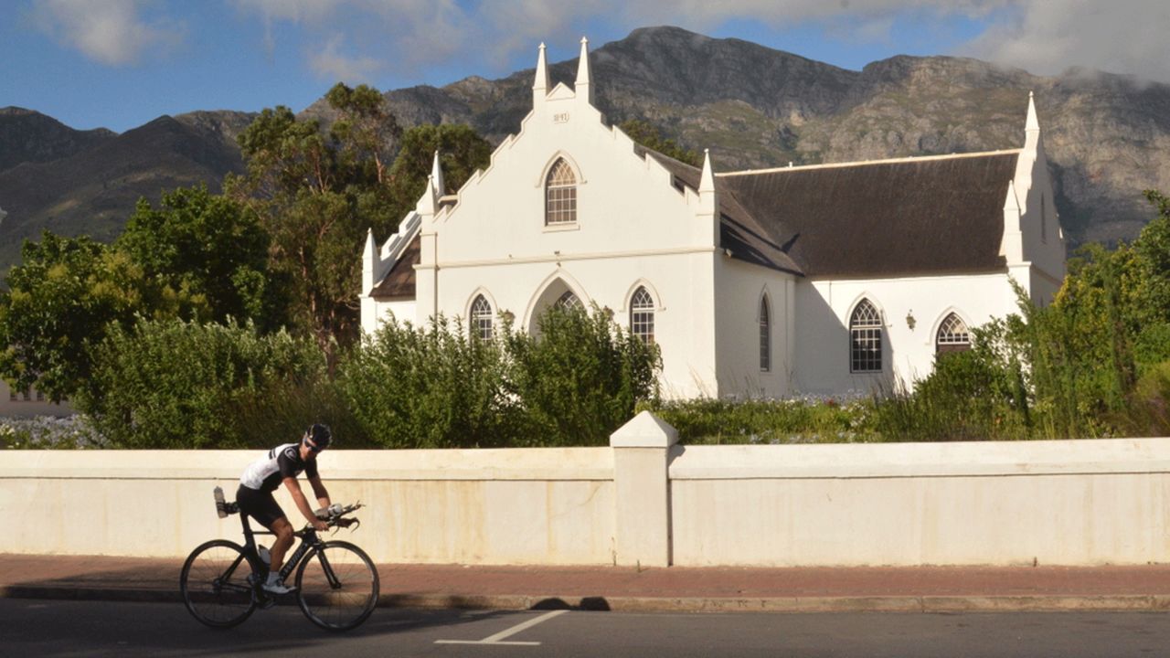 Franschhoek is a town justifiably proud of its Gallic tradition. French names outnumber English ones on its shops signs and roads. 