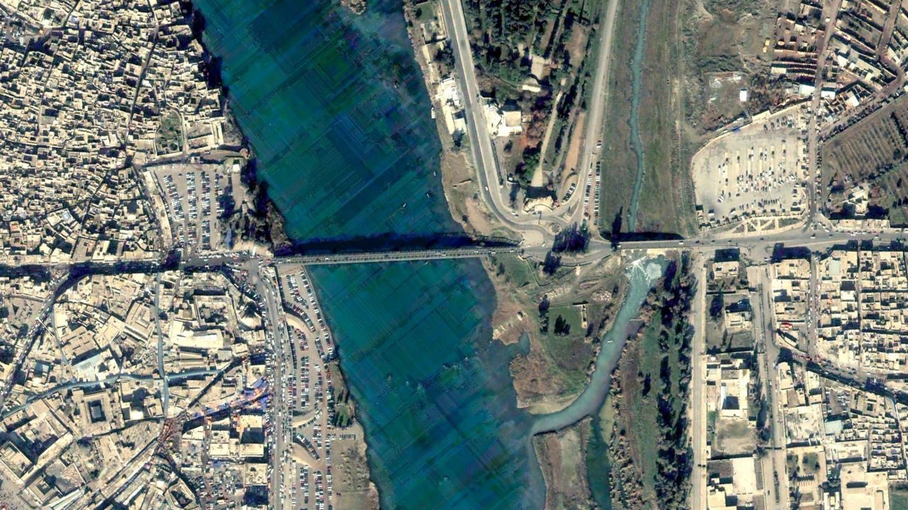 The Old Bridge was the last one remaining over the Tigris River.