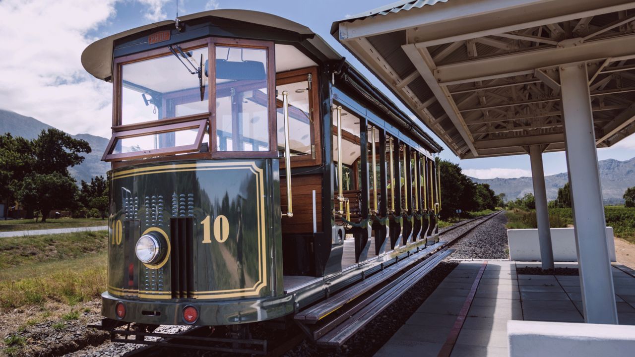 The bio-diesel Wine Tram is based on the open-sided trams of the 1890s. It seats 32 passengers comfortably and has flip-over tram-style benches so visitors can enjoy the views in both directions.