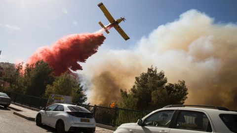 A plane aids firefighters in Haifa.