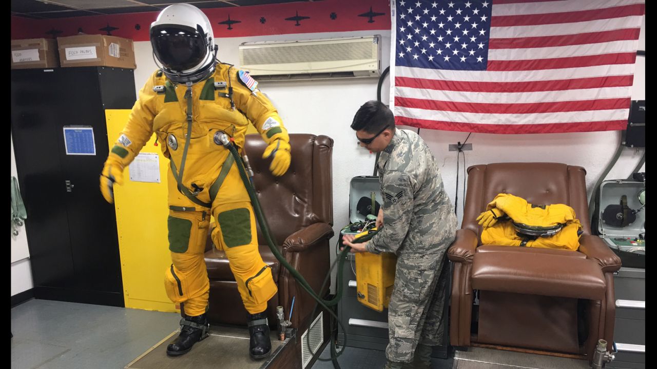 U2 pilots wear flight suits and helmets similar to those worn by astronauts.
