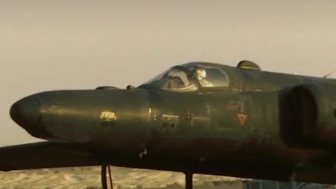 spying on isis u2 plane iraq pleitgen pkg_00013124.jpg