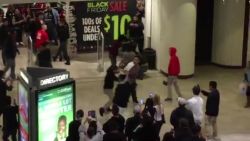  breaks out at mall during Black Friday shopping_00002001.jpg
