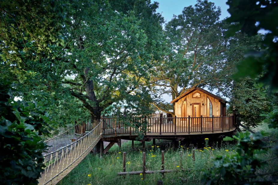 Classic oak flooring and cedar lining give off a lovely wooden scent within this private hideaway designed by Blue Forest. "The Nook" tree house blends with the undergrowth and surroundings.<br />