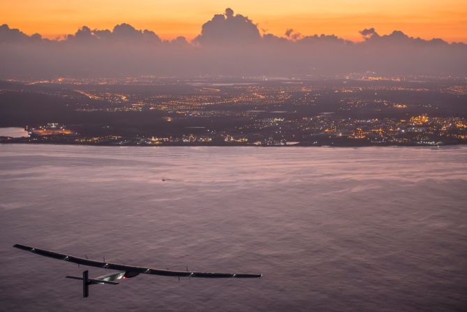 The plane arrives from Japan in Hawaii. In his crossing of the Pacific, Borschberg flew for five consecutive days and nights -- the longest duration a solo airplane of any kind has flown.