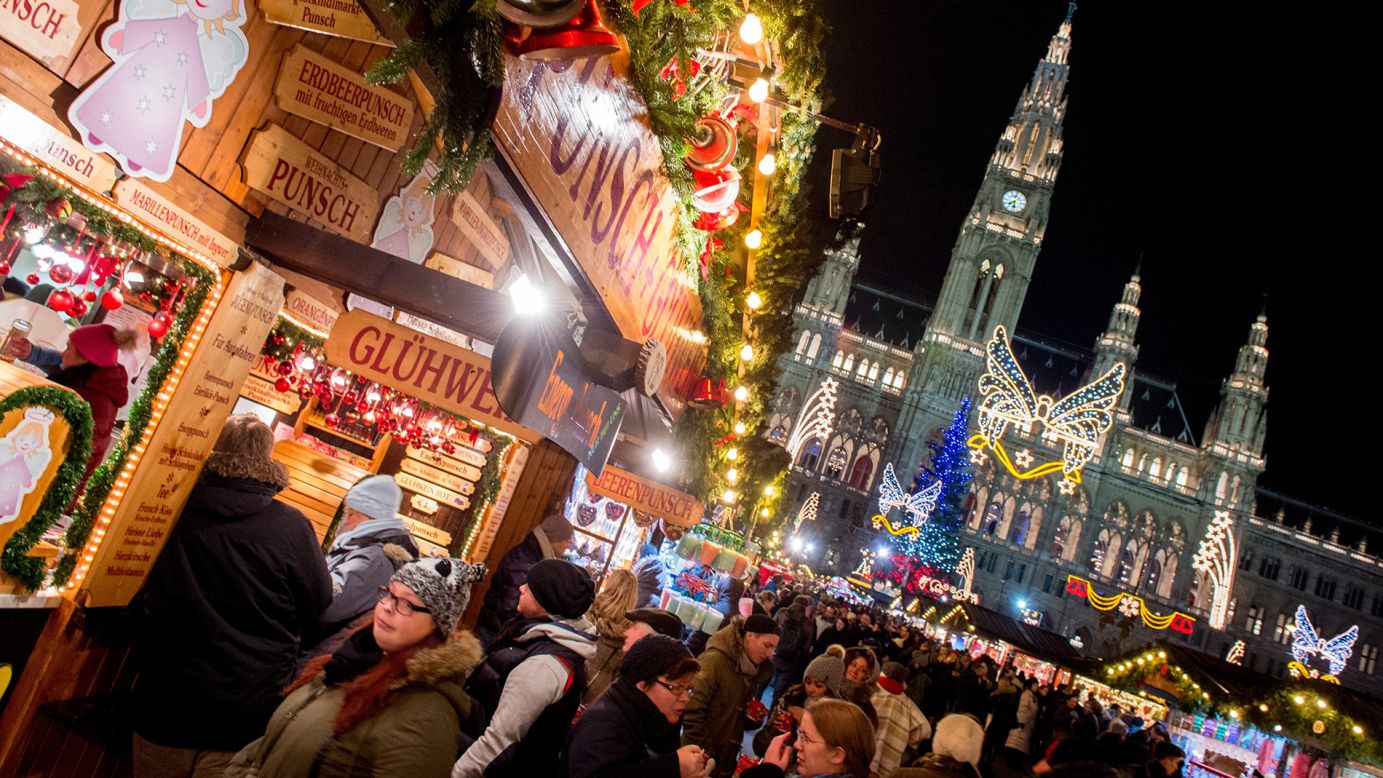 <strong>Viennese Christmas Market, Vienna (Austria): </strong>The popular Viennese Christmas Market in front of Vienna City Hall is as picturesque as the Austrian capital city itself.