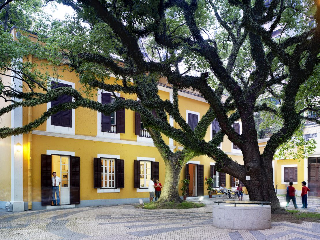 Santa Casa de Mesiricordia: Where Macanese of all ages gather to socialize. 