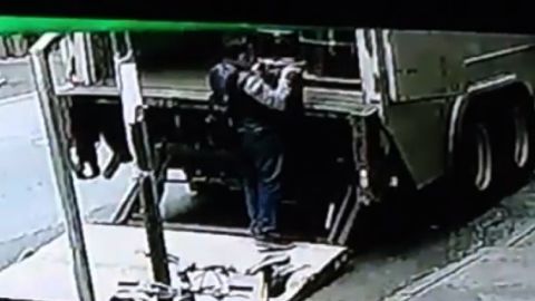 Thief grabs gold from truck.